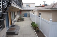 14854 Wyandotte St in Van Nuys, CA - Building Photo - Building Photo