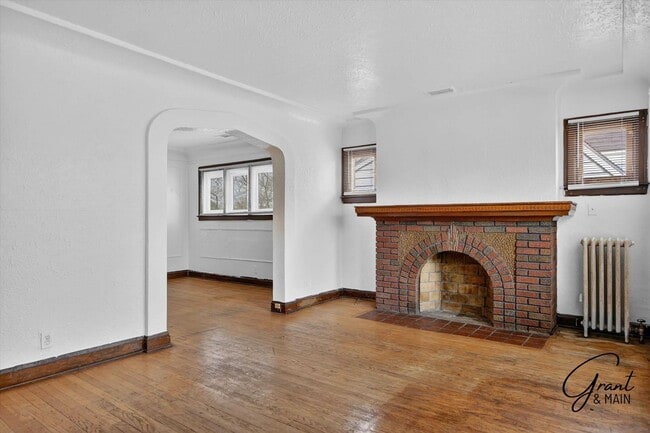 10345-10345 Crocuslawn Ave, Unit Unit 2 10343 upper in Detroit, MI - Foto de edificio - Building Photo