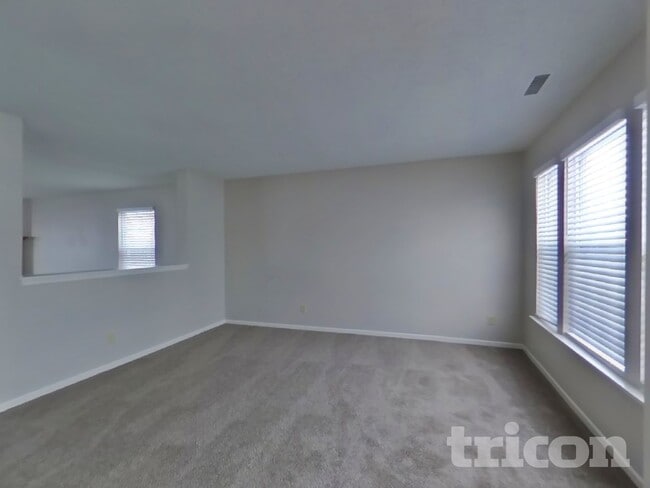 9986 Split Rock Way in Indianapolis, IN - Building Photo - Building Photo