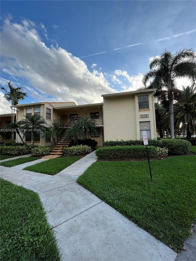 1258 S Military Trail in Deerfield Beach, FL - Building Photo - Building Photo