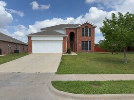2805 Crater Lake Ln in Denton, TX - Building Photo