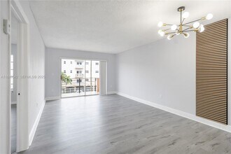 365 NE 125th St in North Miami, FL - Building Photo - Building Photo