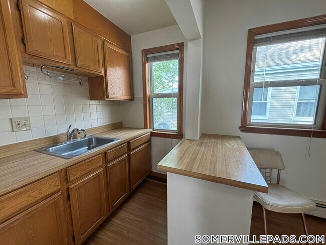 6 Boston Ave in Somerville, MA - Building Photo - Building Photo