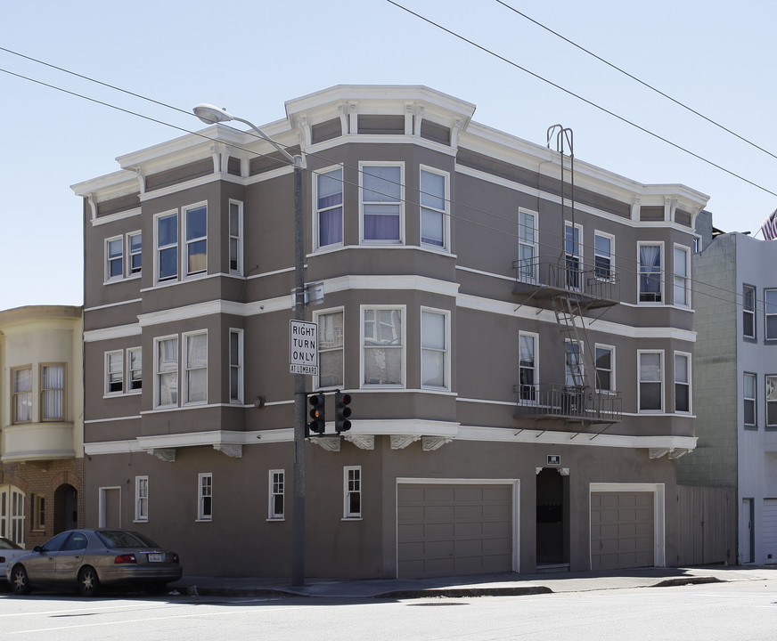 1401 Chestnut St in San Francisco, CA - Building Photo