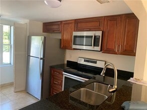 3910 NW 90th Ave in Sunrise, FL - Building Photo - Building Photo