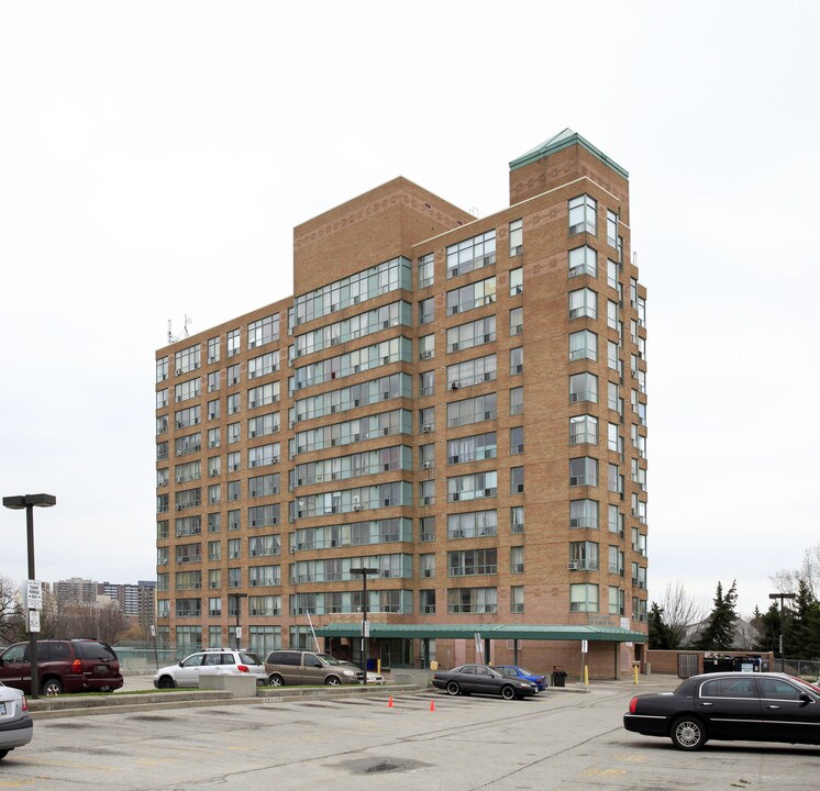 Scarlett Manor in Toronto, ON - Building Photo
