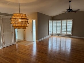 1124 Holly Ct in Naperville, IL - Building Photo - Building Photo