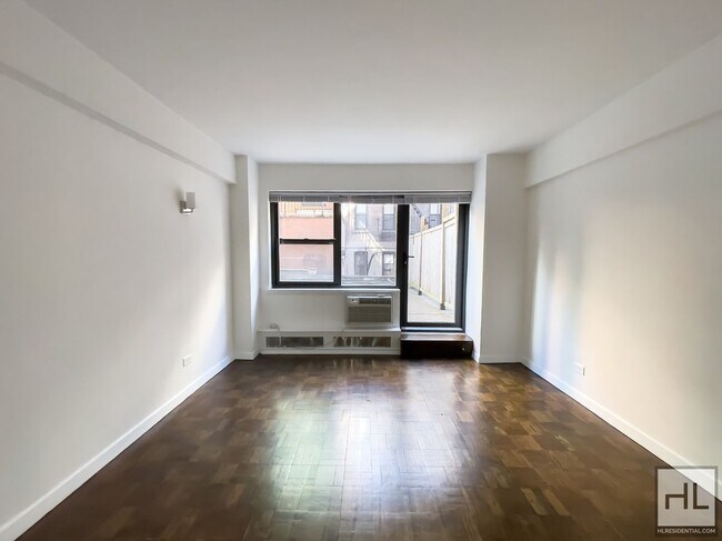 EAST 69 STREET in New York, NY - Foto de edificio - Building Photo