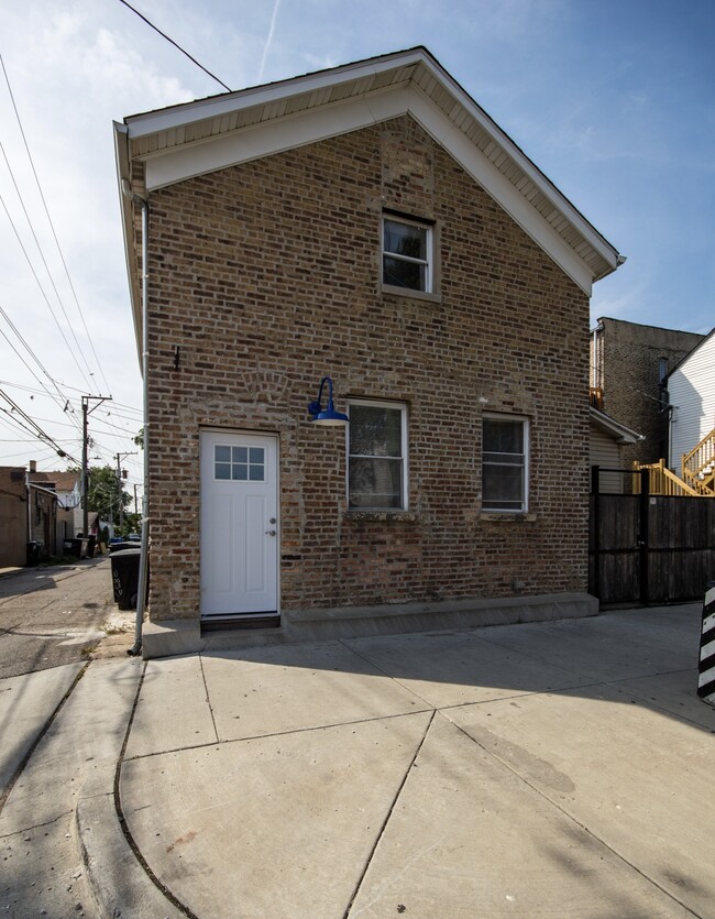 property at 1901 W 21st Pl