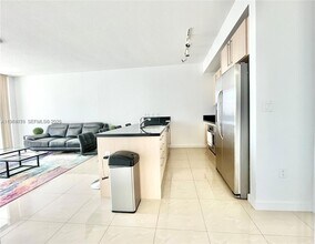 79 SW 12th St, Unit 2402-S in Miami, FL - Building Photo - Building Photo