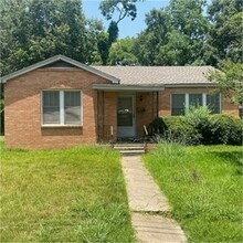 101 E White St in Opelousas, LA - Foto de edificio - Building Photo