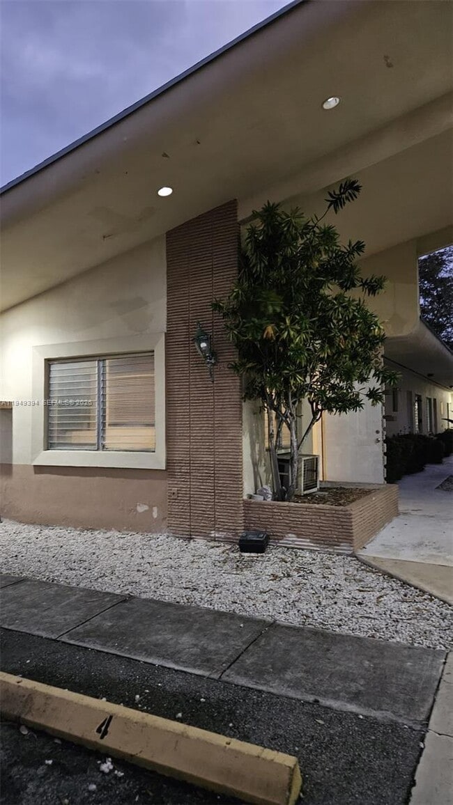 1260 NE 139th St in North Miami, FL - Building Photo - Building Photo