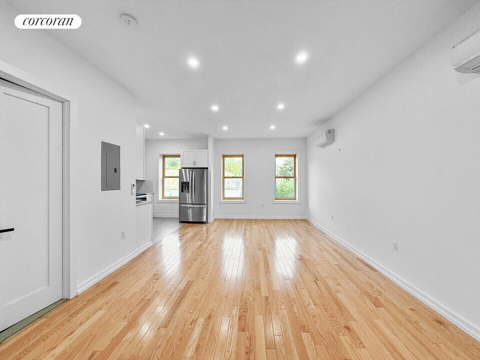 65-50 Grand Ave in Queens, NY - Building Photo