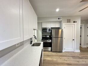 3728 N Kenmore Ave, Unit M01B in Chicago, IL - Building Photo - Building Photo