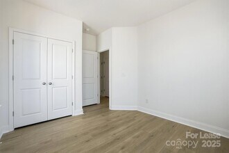 3224 Drift St, Unit 09-5122 in Charlotte, NC - Foto de edificio - Building Photo