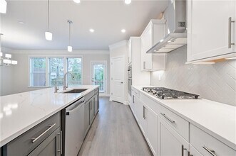 1356 Live Oak Ln in Brookhaven, GA - Building Photo - Building Photo