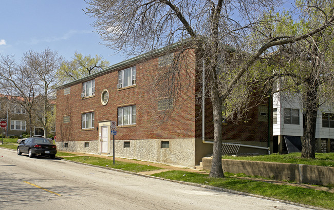 4915 Pernod Ave in St. Louis, MO - Foto de edificio - Building Photo