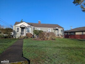 2132 Porter St in Enumclaw, WA - Building Photo