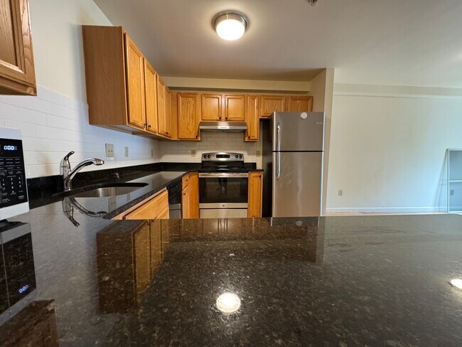 34 Raymond St, Unit 34A in Boston, MA - Foto de edificio - Building Photo
