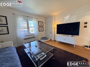 45 Beechcroft St, Unit 2 in Boston, MA - Foto de edificio - Building Photo