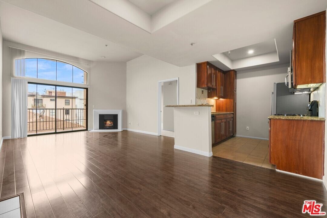 10275 Missouri Ave in Los Angeles, CA - Building Photo