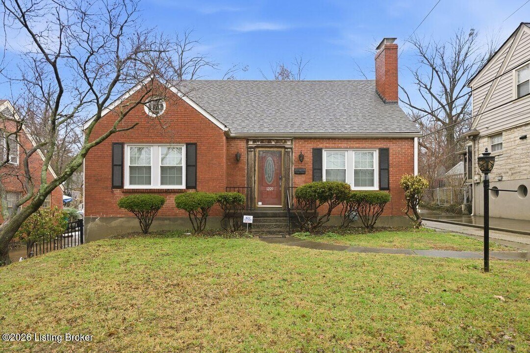 1209 Valley Dr in Louisville, KY - Building Photo