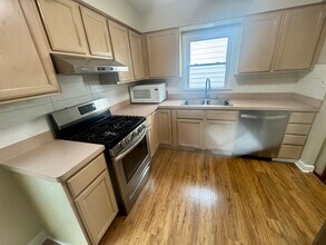 1405 Green Acres Dr in Parma, OH - Building Photo - Building Photo