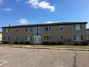 Easpointe Apartments in Eastpointe, MI - Building Photo - Building Photo