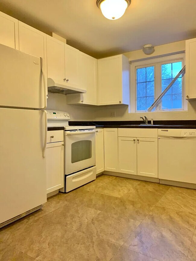 8 Captain Parker Arms Lexington, MA Apartments