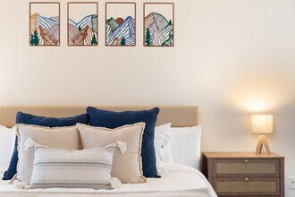 6630 SW Capitol Hwy in Portland, OR - Building Photo - Building Photo