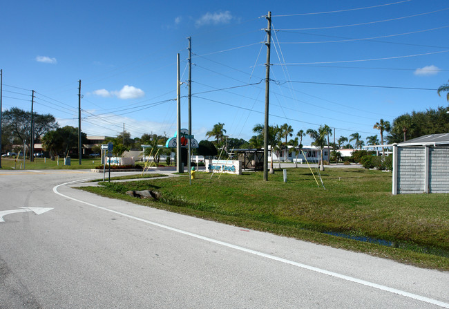 Sunset Palms in Pinellas Park, FL - Foto de edificio - Building Photo