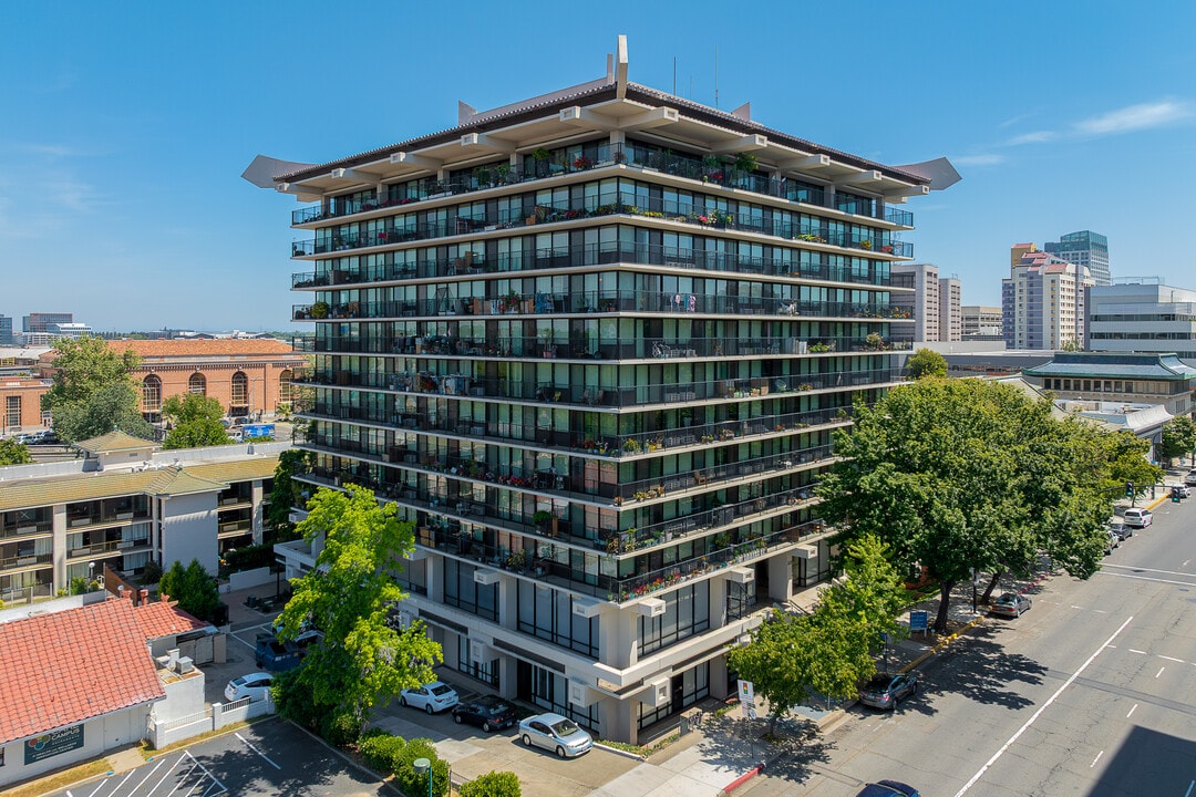 Imperial Tower in Sacramento, CA - Building Photo