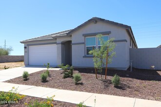 1135 E Meadowbrook Dr in Casa Grande, AZ - Building Photo - Building Photo