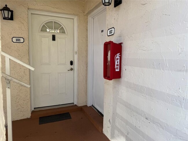 621 99th Ave N in St. Petersburg, FL - Building Photo - Building Photo