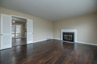 2194 Hawkins Rd in Westlake, OH - Building Photo - Building Photo
