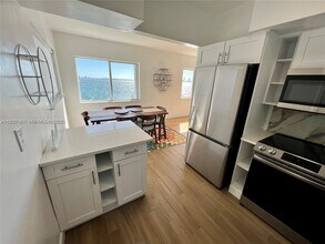 1840 S Treasure Dr in North Bay Village, FL - Building Photo - Building Photo