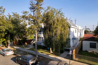 254 W Ash Ave in Burbank, CA - Foto de edificio - Building Photo