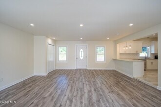 489 Grooms Rd in Clifton Park, NY - Building Photo - Building Photo