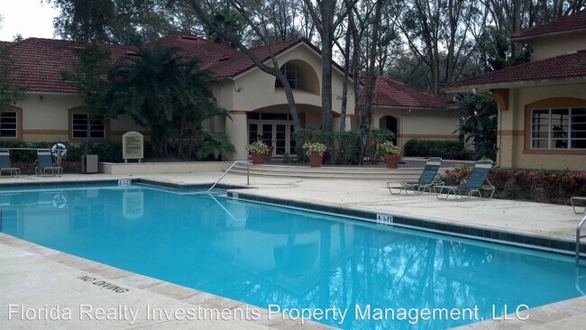 5612 Pinnacle Heights Cir-Unit -Unit 104 in Tampa, FL - Foto de edificio - Building Photo