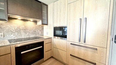 1000 Auahi St in Honolulu, HI - Building Photo - Building Photo