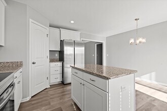 609 Poplar Ct in Belton, MO - Foto de edificio - Building Photo