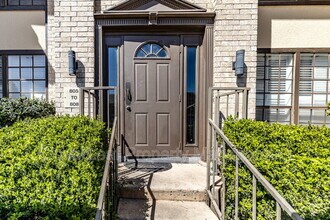 165 W Rampart Dr in San Antonio, TX - Building Photo - Building Photo