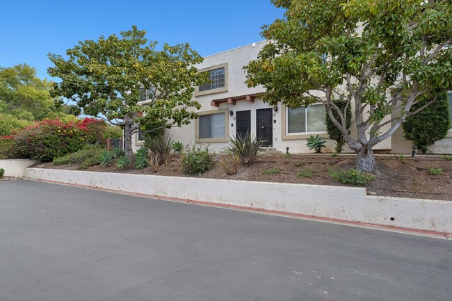 5430 Linda Vista Rd in San Diego, CA - Building Photo - Building Photo