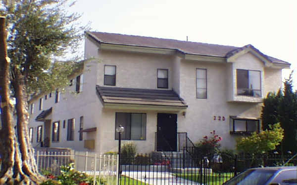 220 Palmetto Dr in Alhambra, CA - Building Photo