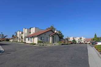 Black Mountain Villas in San Diego, CA - Building Photo - Building Photo