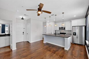 800 S Welch St in Denton, TX - Building Photo