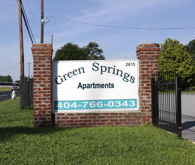 Green Springs Apartments in College Park, GA - Foto de edificio - Building Photo