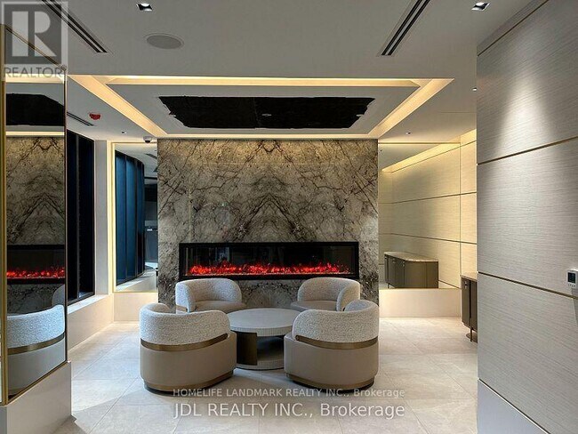 5858 Yonge St in Toronto, ON - Building Photo - Building Photo