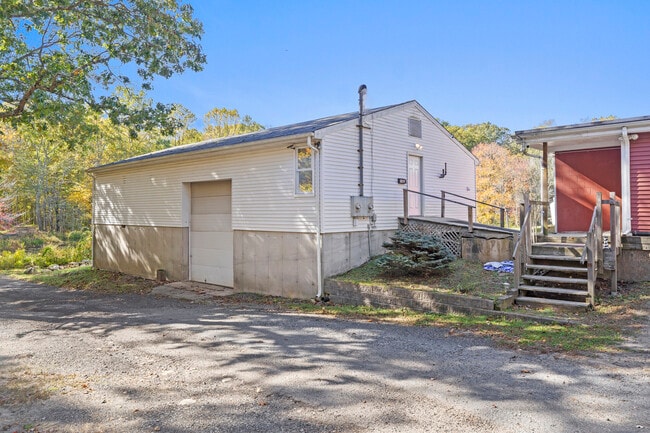 497 Winthrop Rd in Deep River, CT - Building Photo - Building Photo