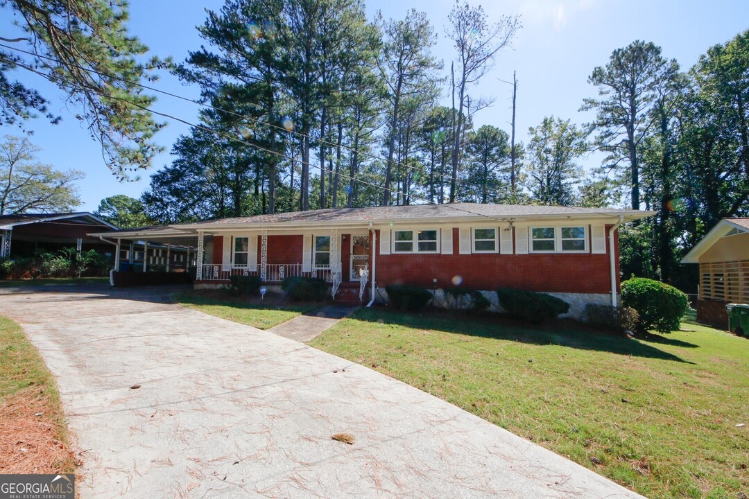 1959 Shepherd Cir SW in Atlanta, GA - Foto de edificio